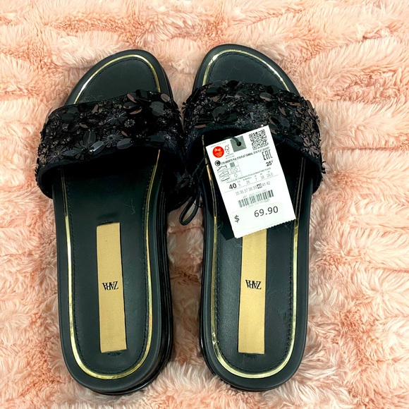 Women’s flat sandal